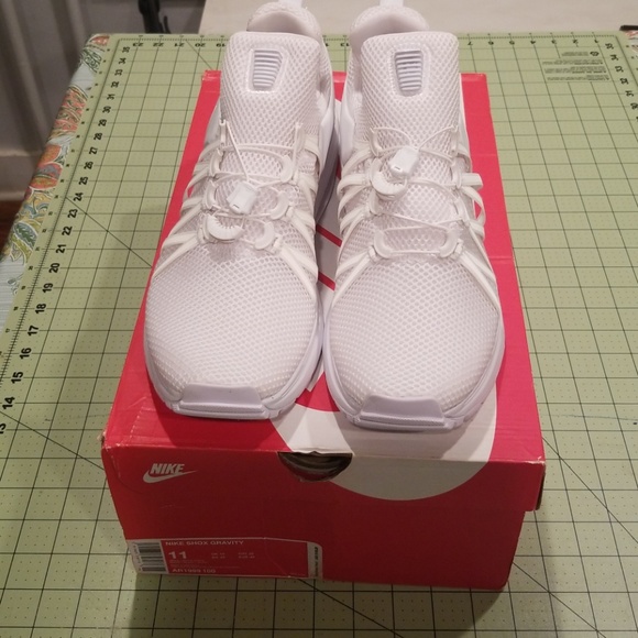 nike shox gravity triple white
